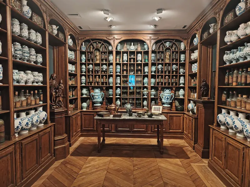 Apothicairerie Royale - Musée municipal Ducastel-Vera