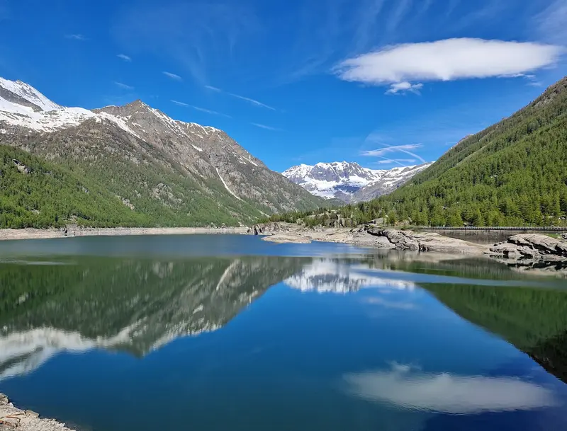 Stausee und Staumauer von Ceresole Reale