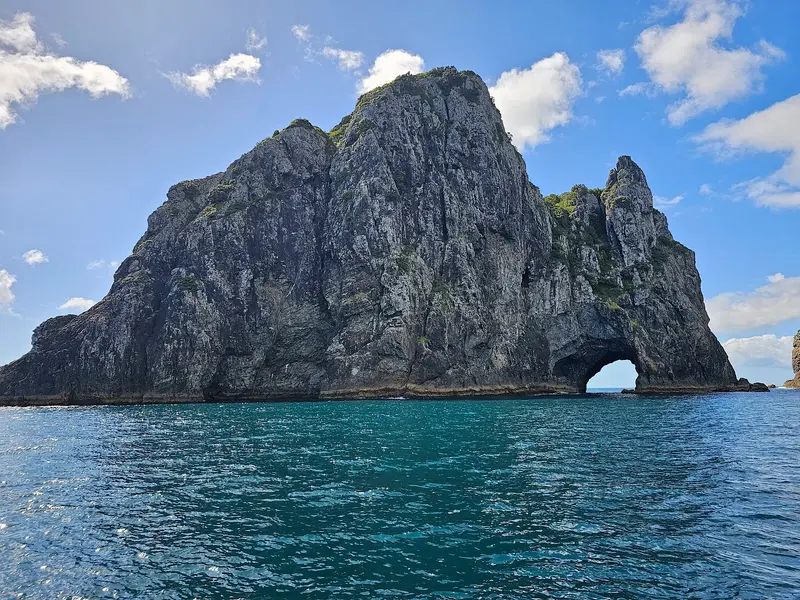 Hole in the Rock (Motukōkako)