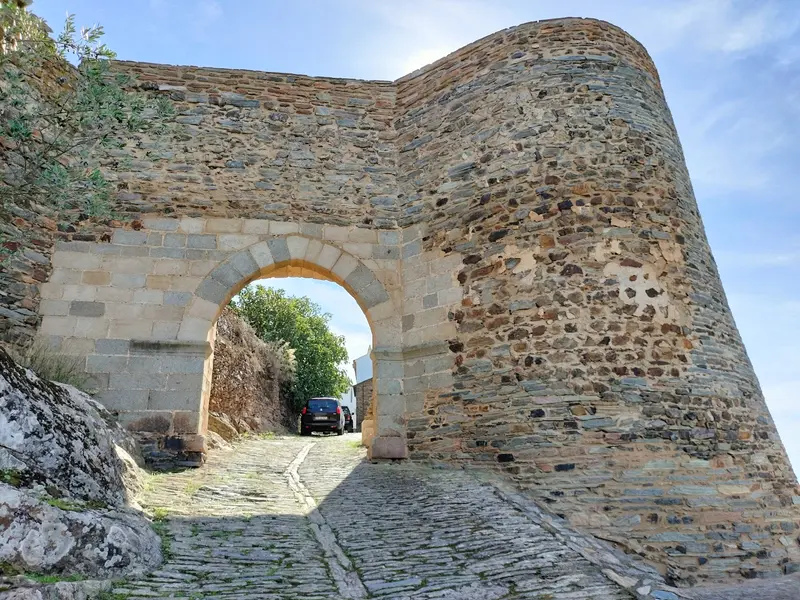 Südtor und Stadtmauer