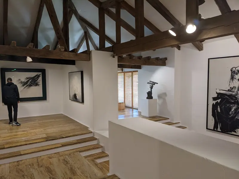 Casas Colgadas and Museum of Abstract Art