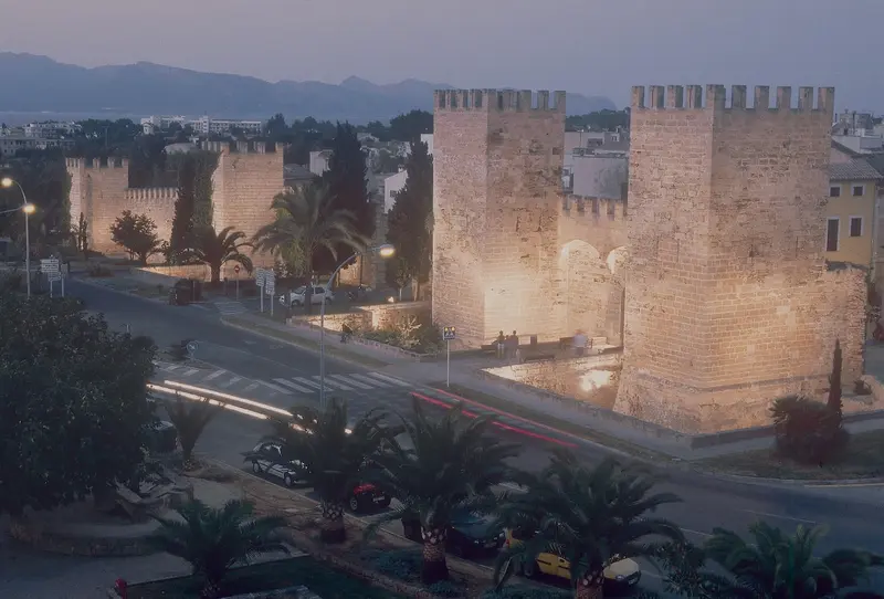 Altstadt und Stadtmauer von Alcúdia