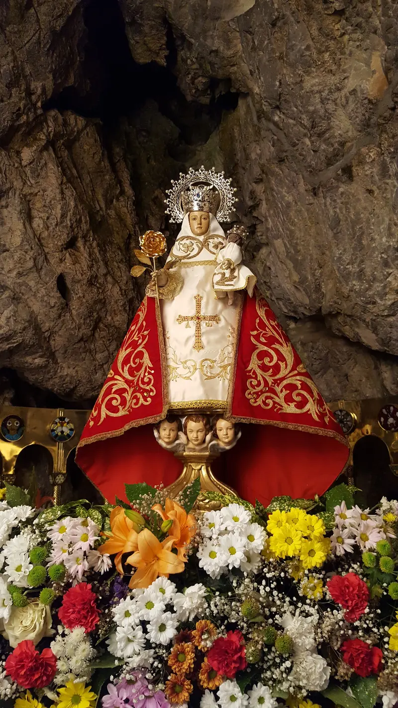 Santa Cueva de Covadonga