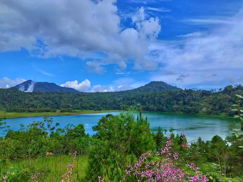 Danau Linow