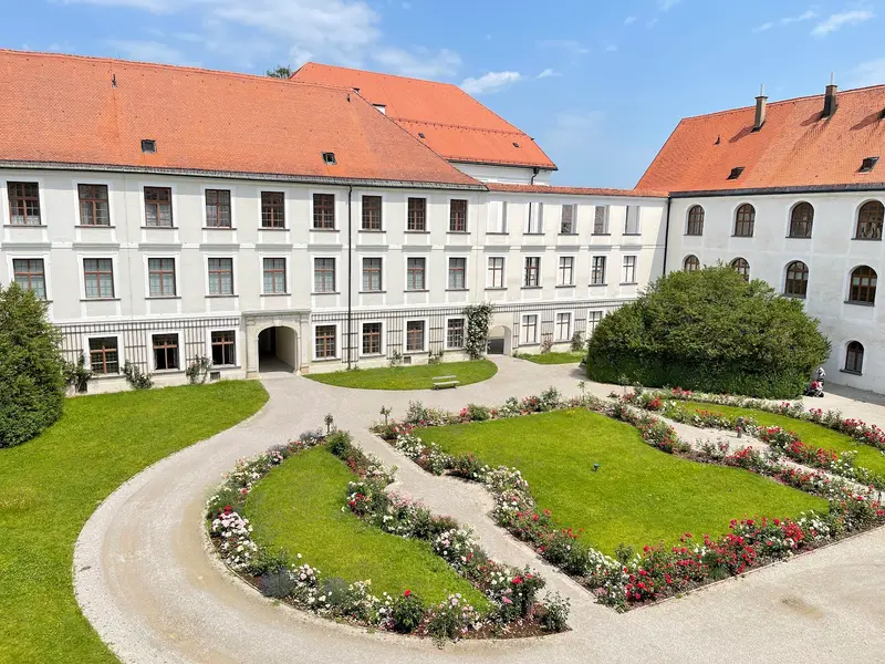 Altes Schloss (Augustiner-Chorherrenstift)