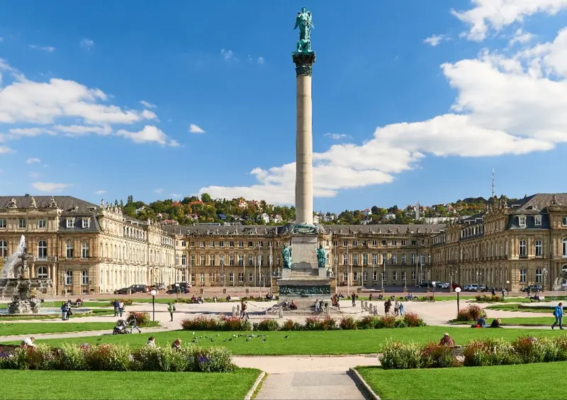 Schlossplatz und Neues Schloss