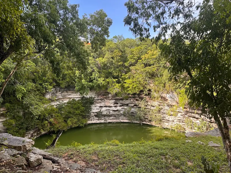 Cenote Sagrado (Heiliger Cenote)