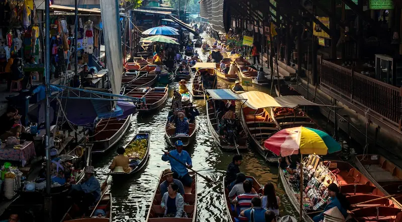 Damnoen Saduak Floating Market