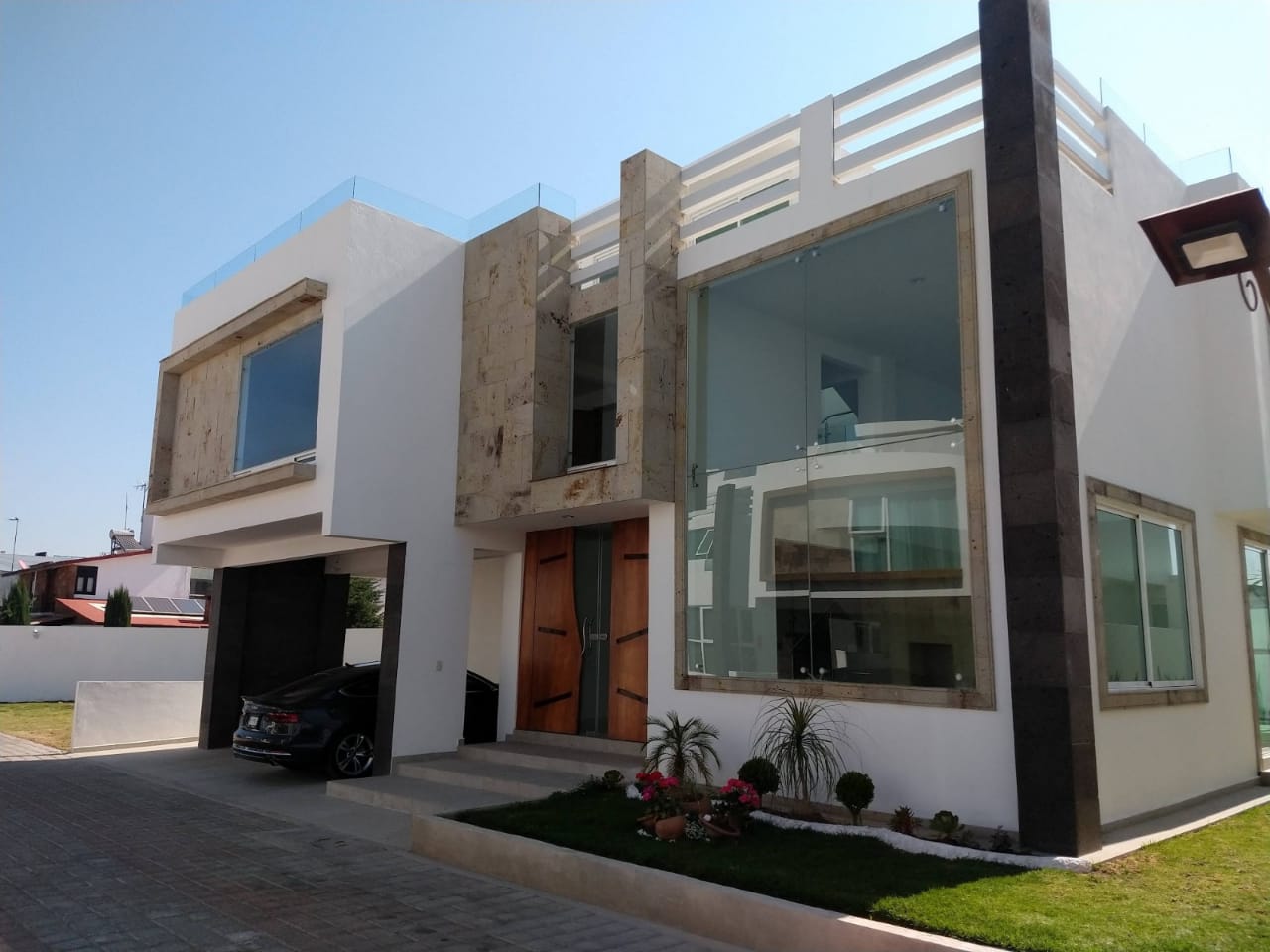 Casa moderna con detalles en madera