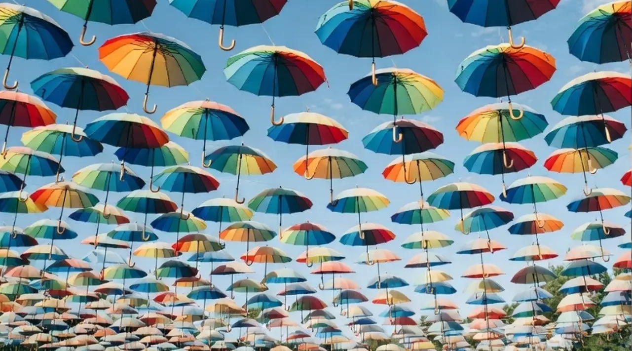 Viral Romance: Man Proposes With 100 Lost Umbrellas From London Buses