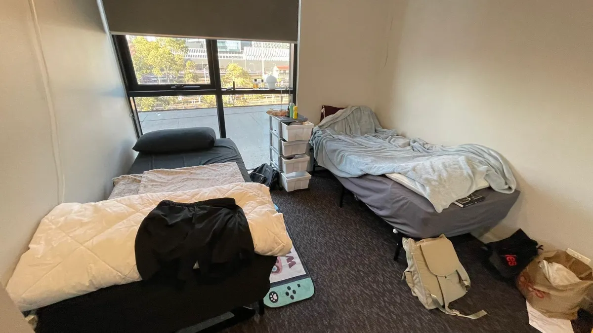 Share room CBD - La Trobe and Lonsdale st. (Long)