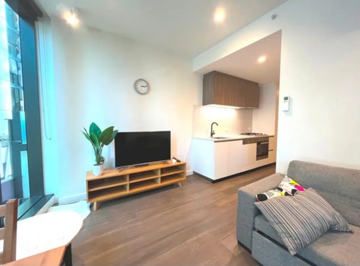 CBD 풀퍼니시드 1Bed 1Bath 아파트 테이크오버 구합니다! (23 Mackenzie St/10월 1일이사 협의가능)