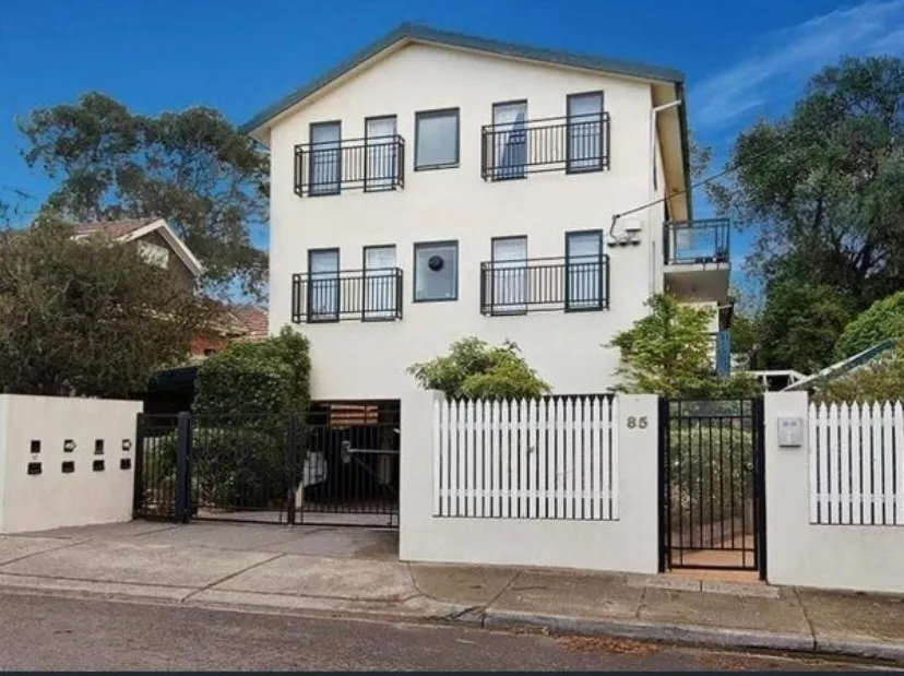 독방 구합니다. 남녀무관 (KEW)