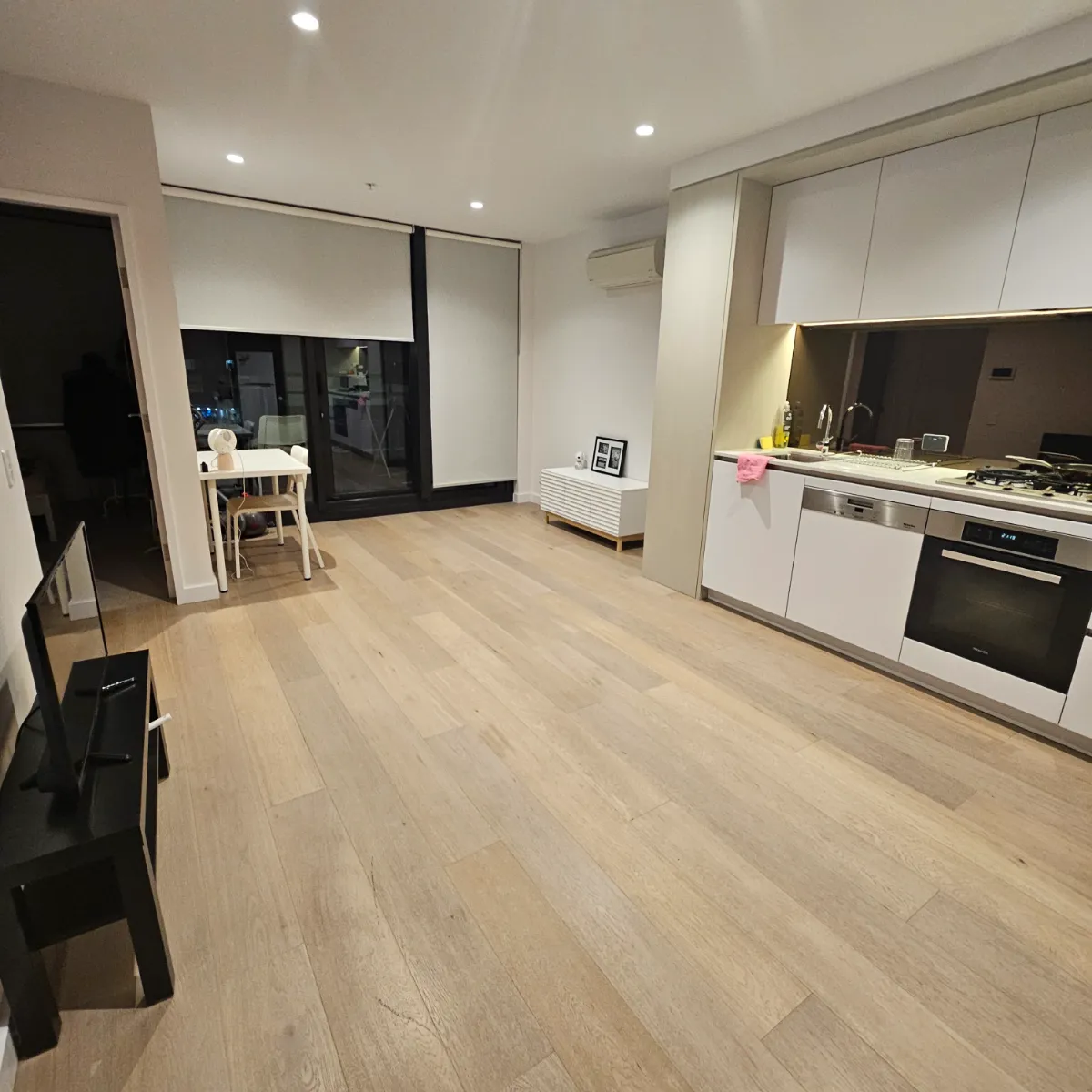 시티 628flinders st /2b1b 호텔식 프리미엄 아파트/독방 사실분 9월12일 입주가능