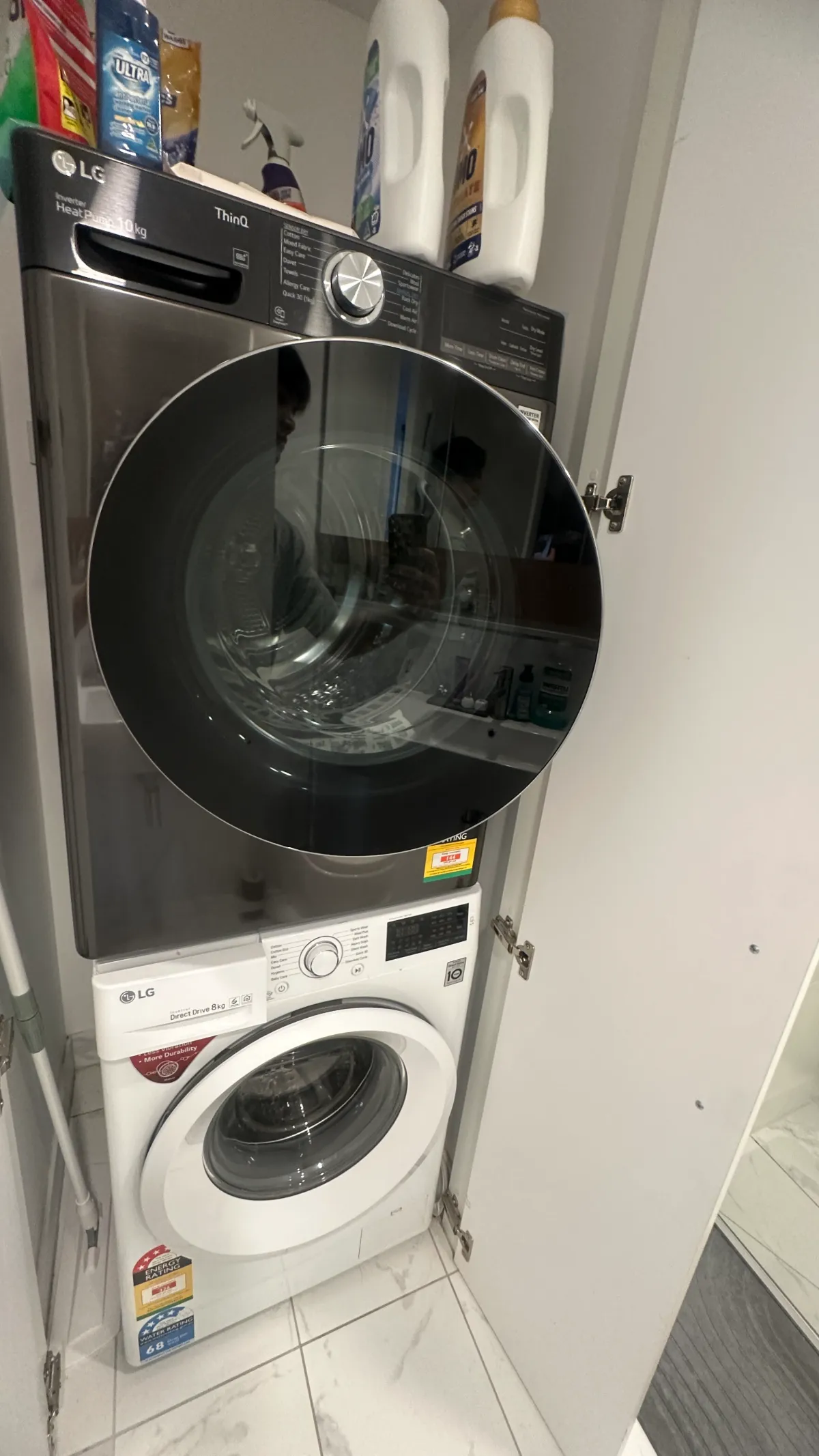 📢 웨스트멜버른 독방or커플 쉐어생 구합니다 (2Bed 1Bath 아파트)