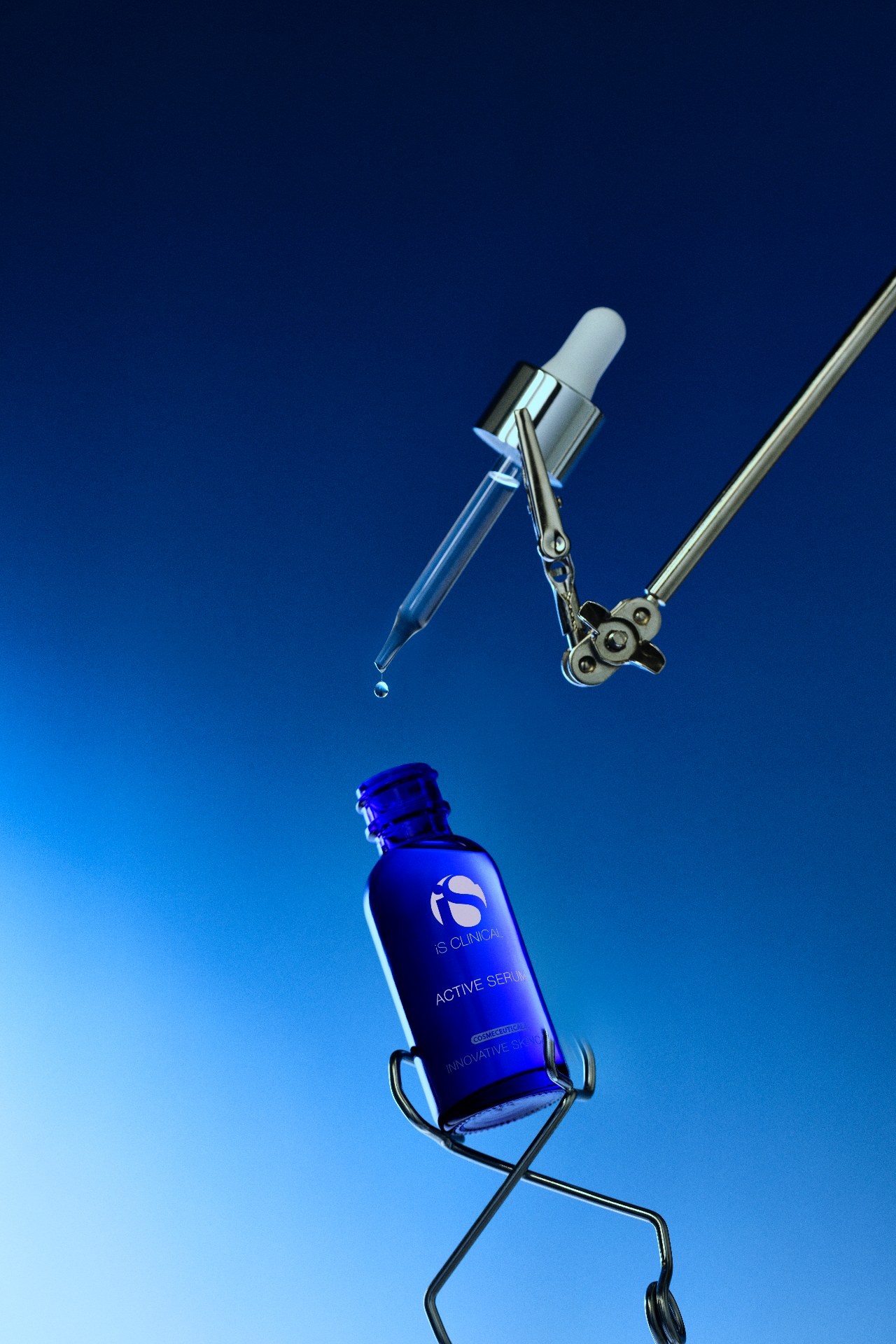 iS Clinical Active Serum photo 2