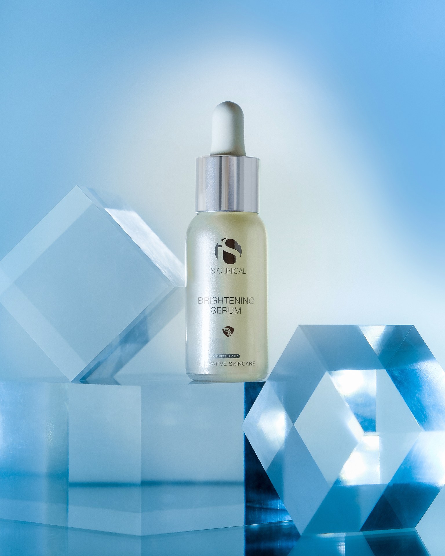 iS Clinical Brightening Serum photo 2