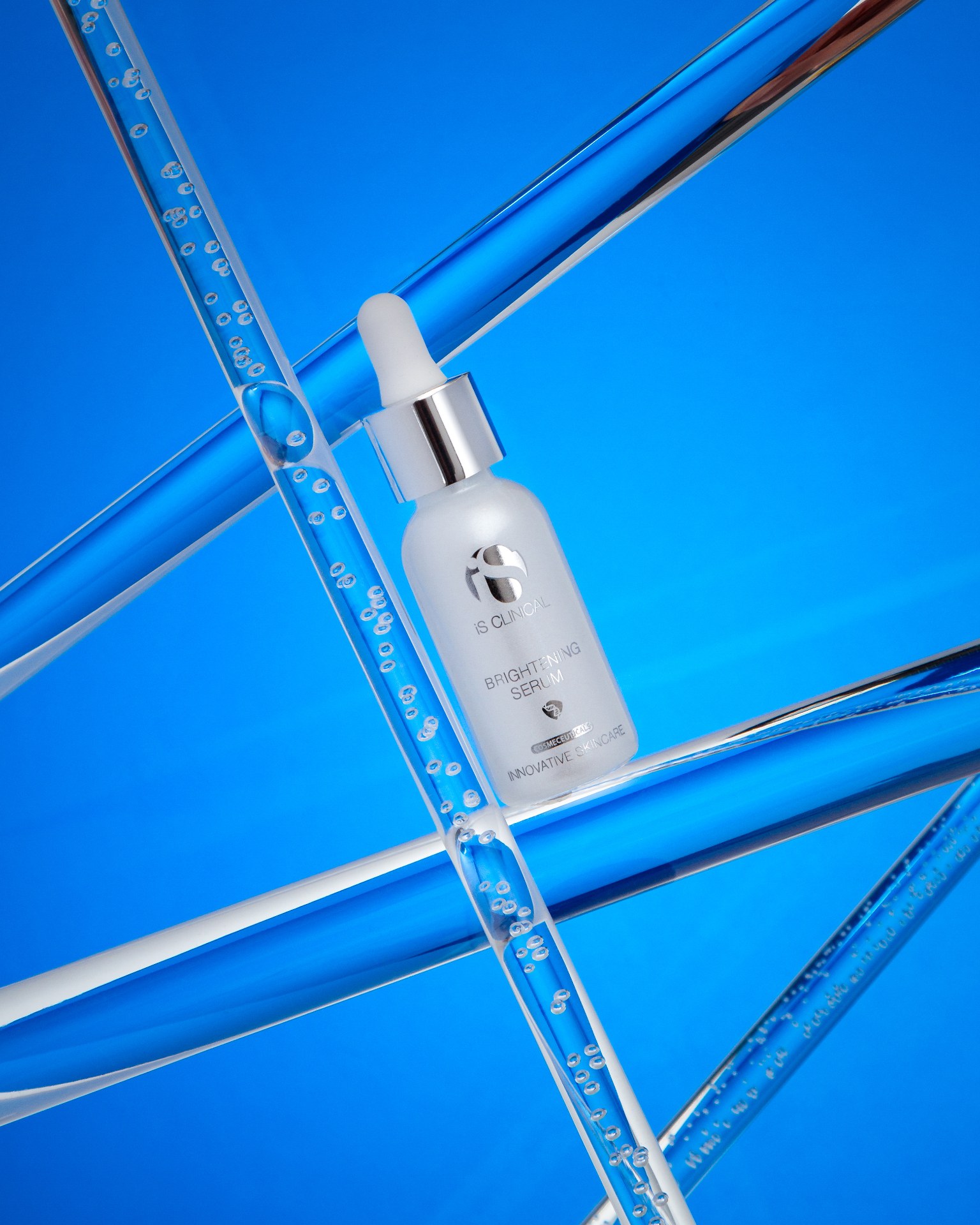 iS Clinical Brightening Serum photo 3
