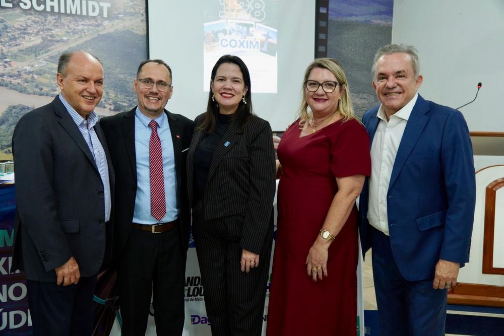 Deputado Mochi, vereador Abilio, reitora da UFMS Camila, diretora da UFMS Coxim Silvana e deputado Vander durante audiência pública