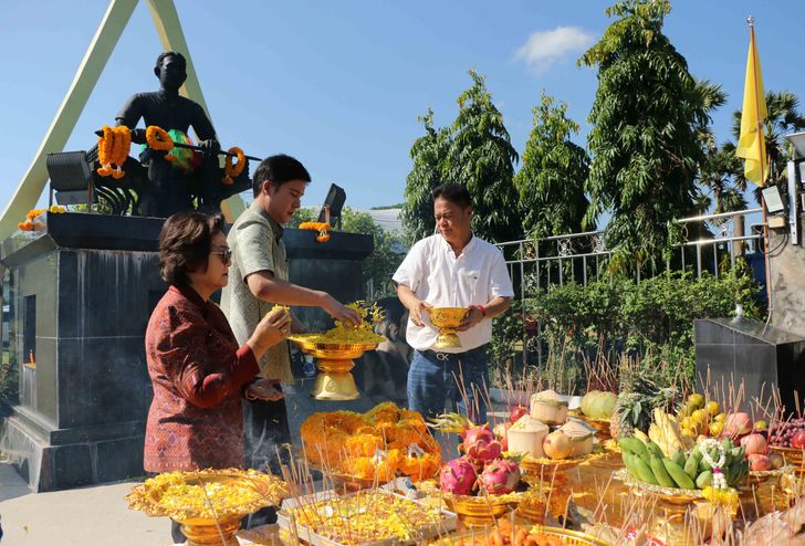 ฮือฮาเลขธูป 036! พิธีบวงสรวงพระยาชัยสุนทร เจ้าเมืองกาฬสินธุ์ ประทานโชคลาภ