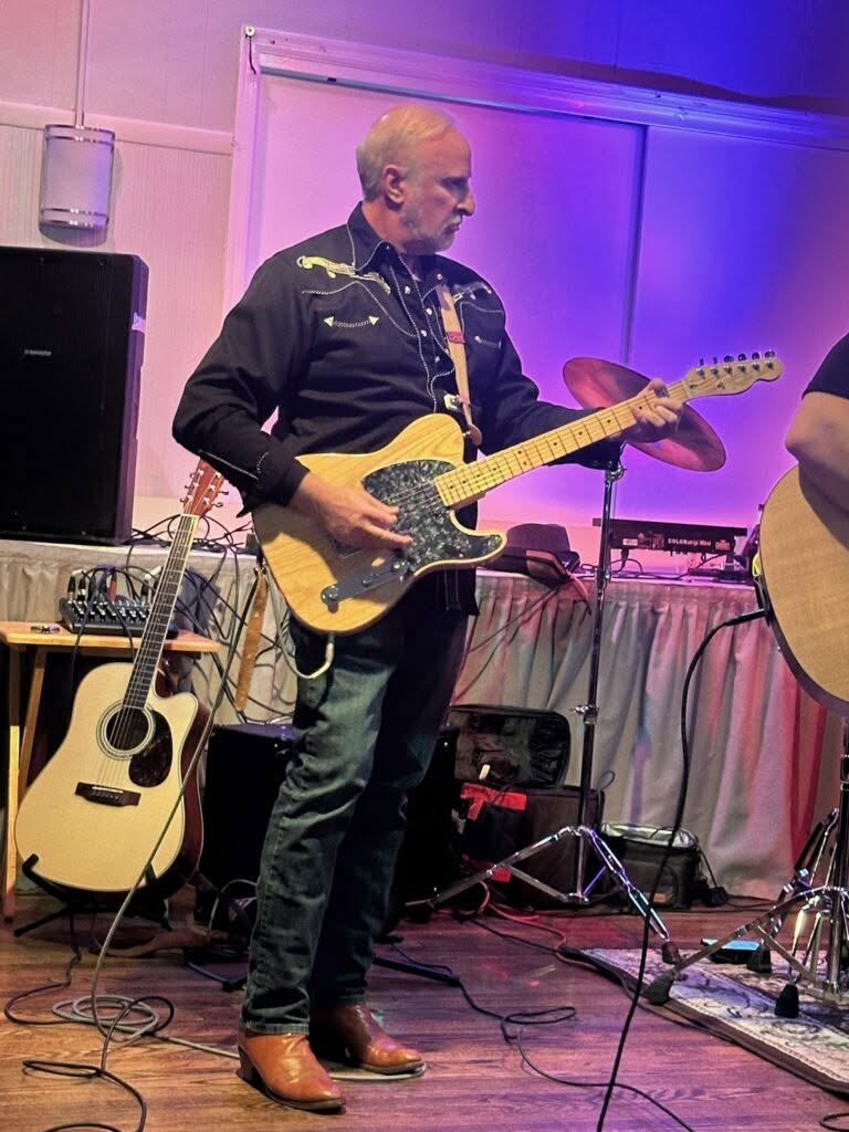 Michael Goodfriend - lead, rhythm guitar - ukulele