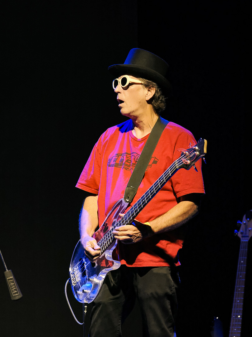 Steve Mitchell - bass