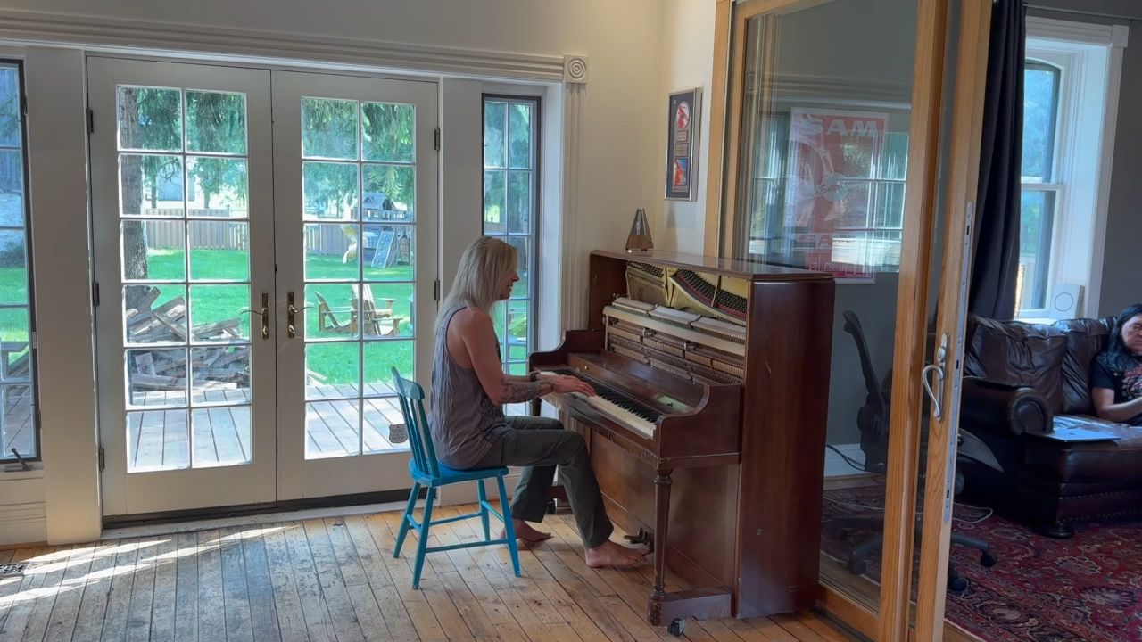 Lonely Eyes - Villa Sound