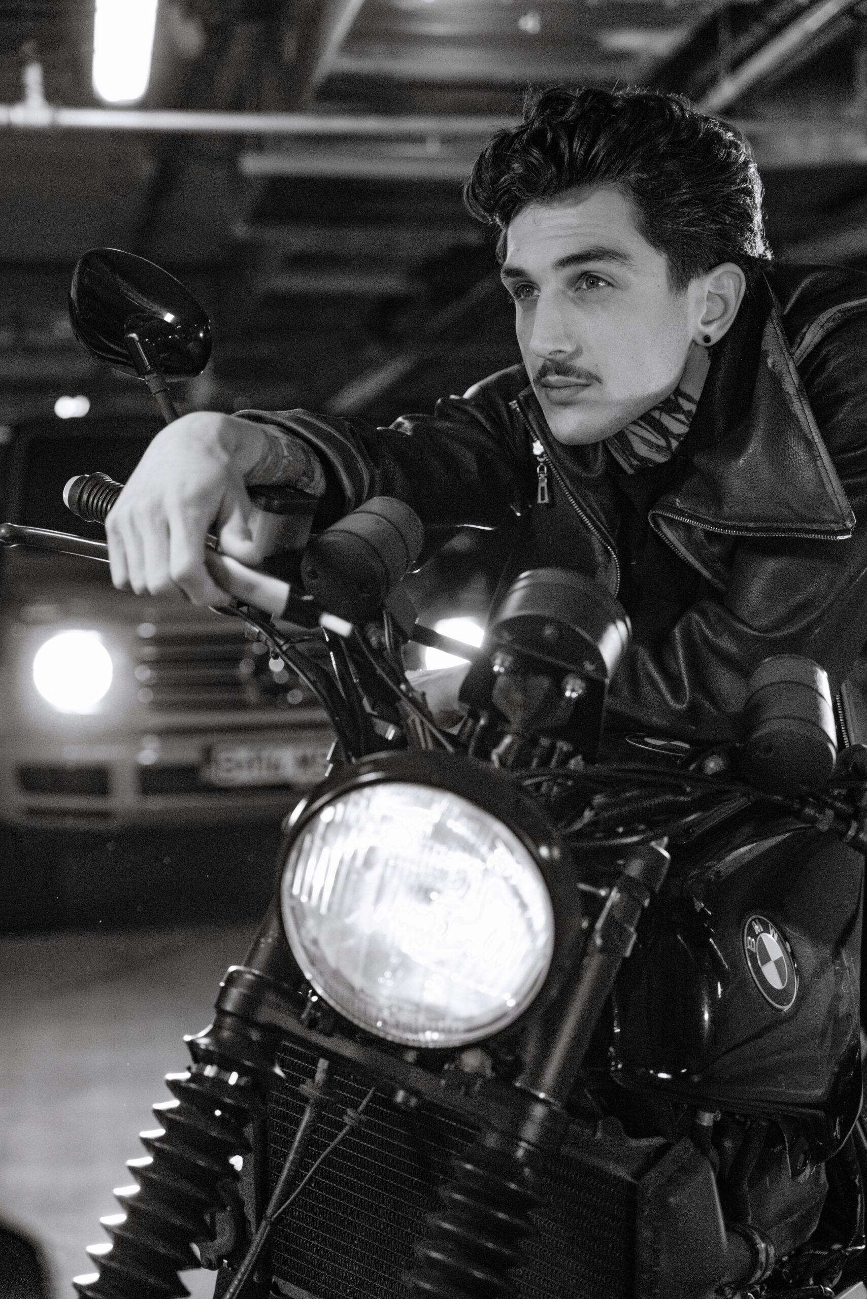 URBAN NOIR: STIL, ATITUDINE, LIBERTATE