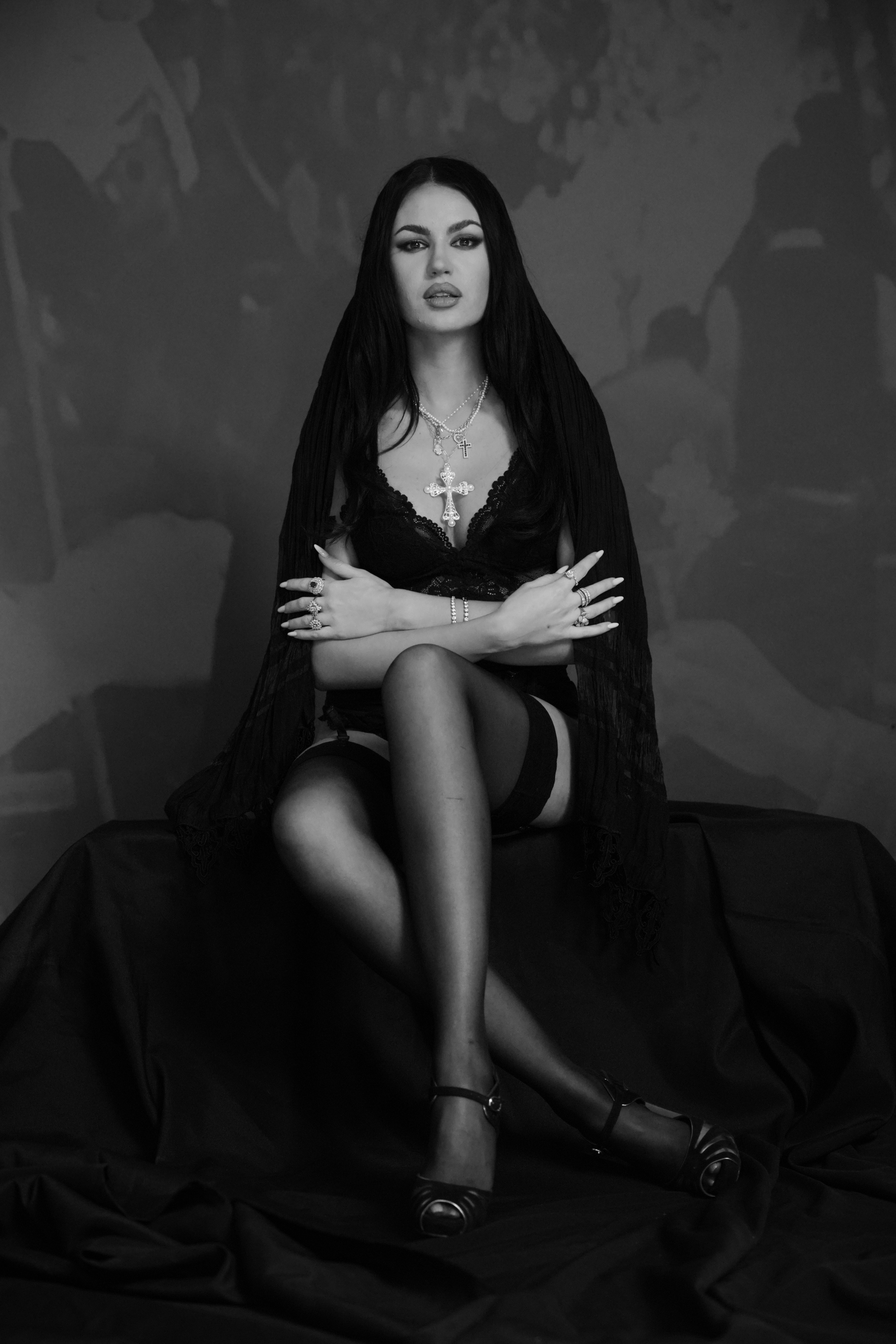 Voalul, Confesiunea și Puterea Tăcută