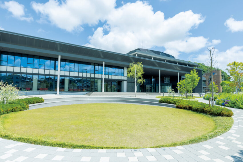 Đại học Chuyên môn Nghệ thuật, Văn hóa và Du lịch Hyogo Banner