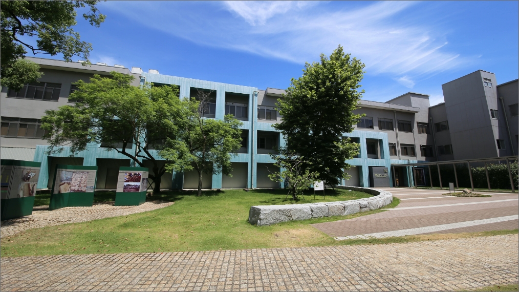 Đại học Ehime Banner