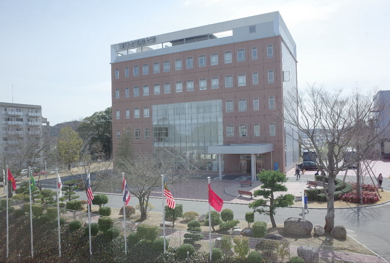 Đại học Quốc tế Higashi Nippon Banner