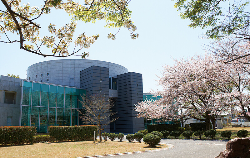 Đại học Uekusa Gakuen Banner