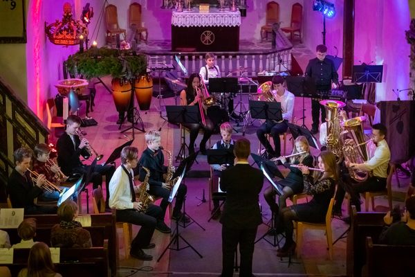 Adventskonsert med kakebasar i Stange Kirke
