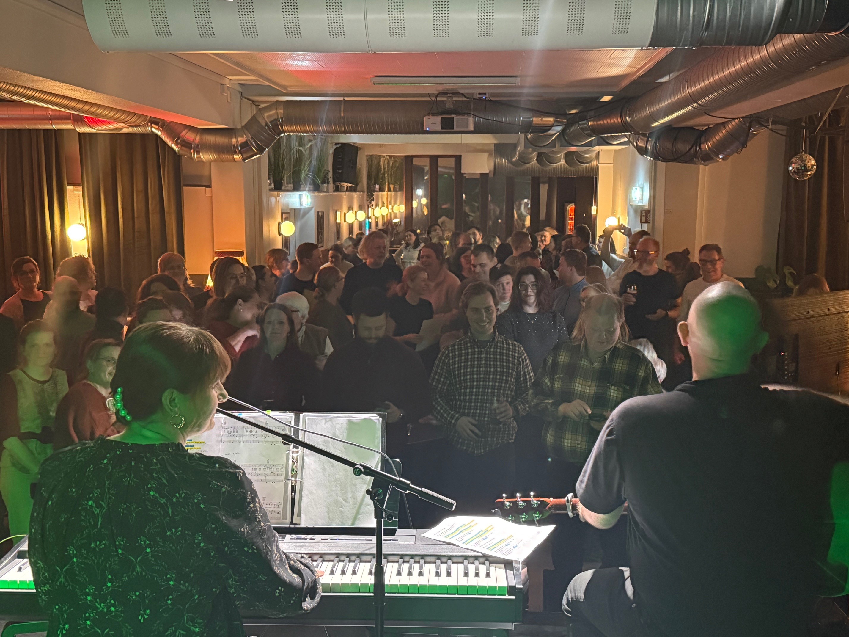 Vårt aller første pubkor!