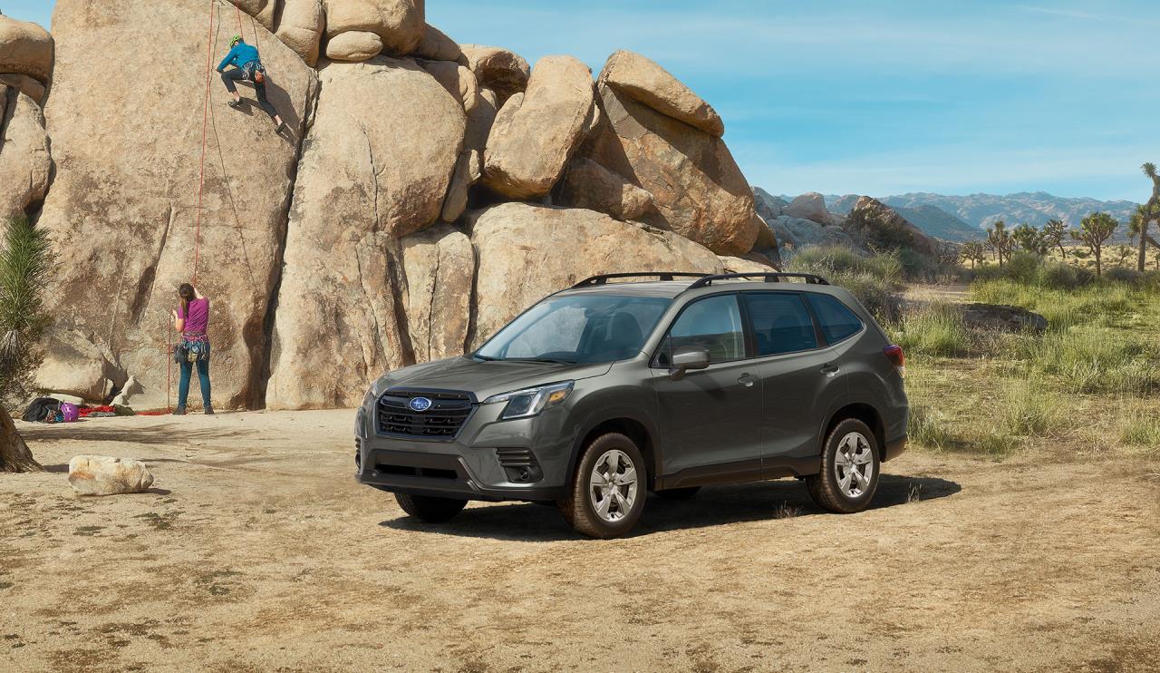 Vue 3/4 avant du Subaru Forester 2023 en nature.