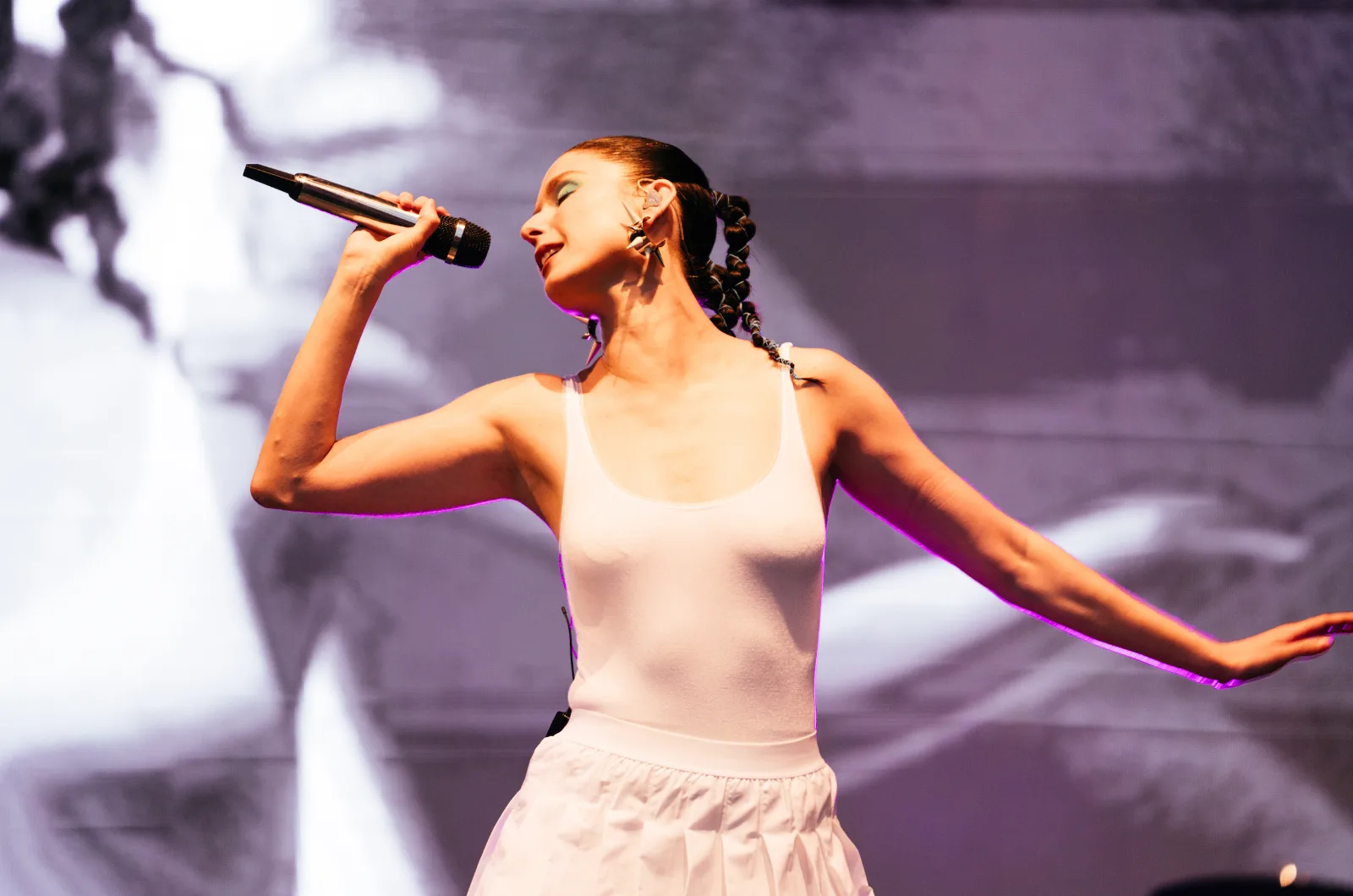 Francisca Valenzuela estrena nuevo videoclip antes de su futuro show en Lollapalooza