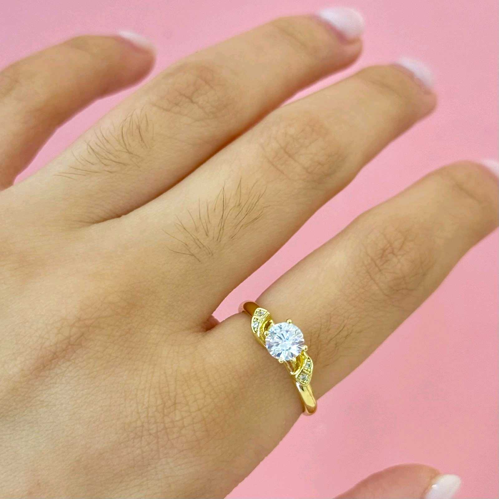 Anillo perla en el centro- XP109 talla 6,7,8 disponible 