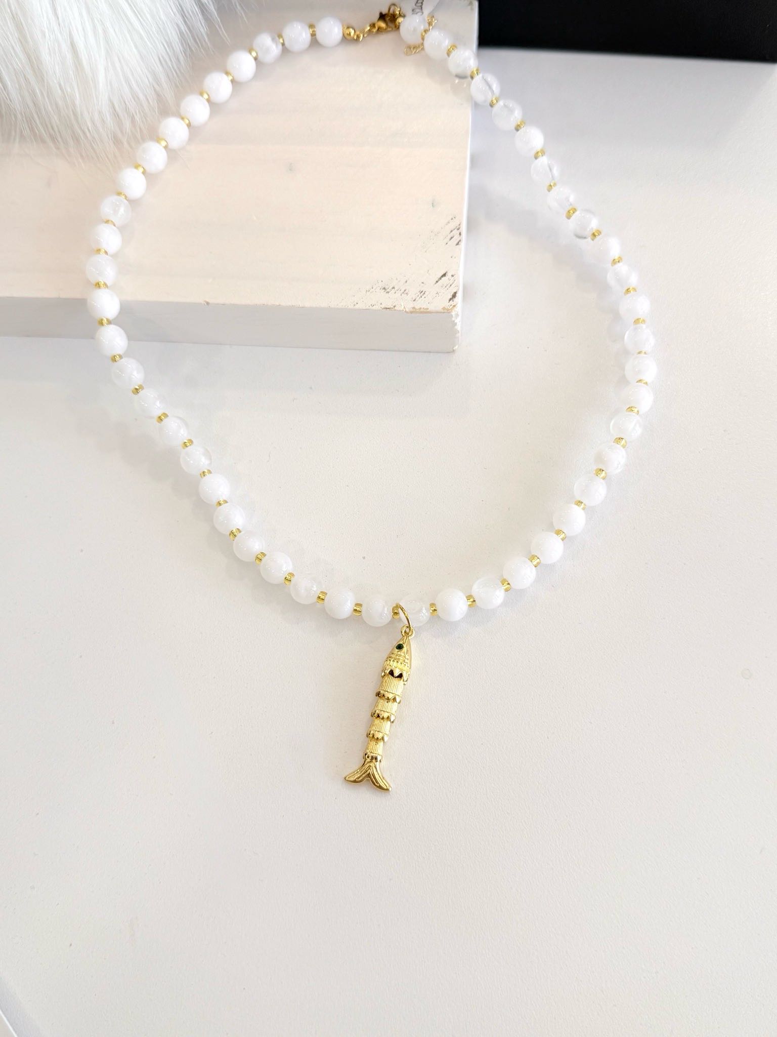 COLLAR FISH BLANCO