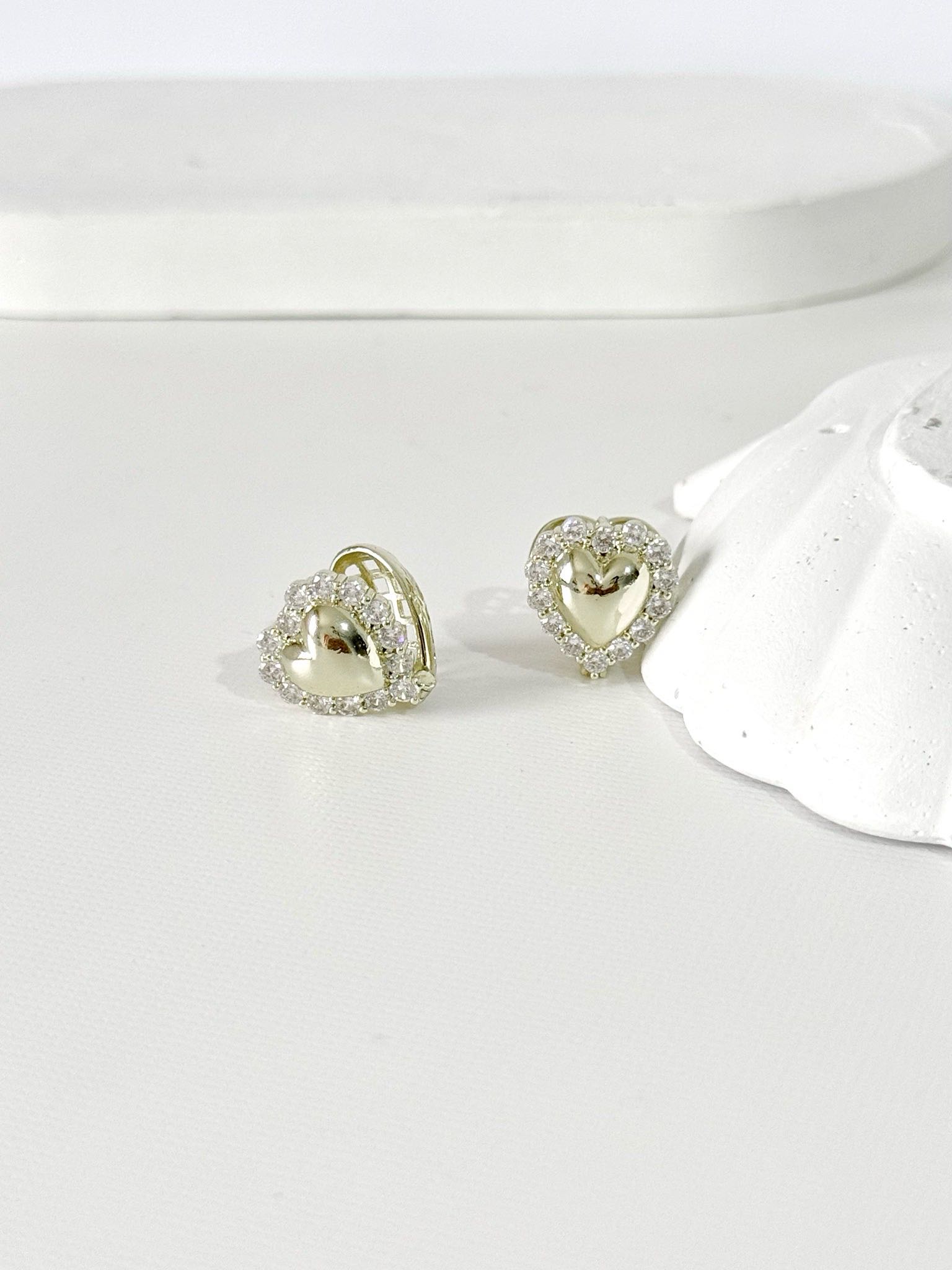 ARETES ELANDRA GOLD 