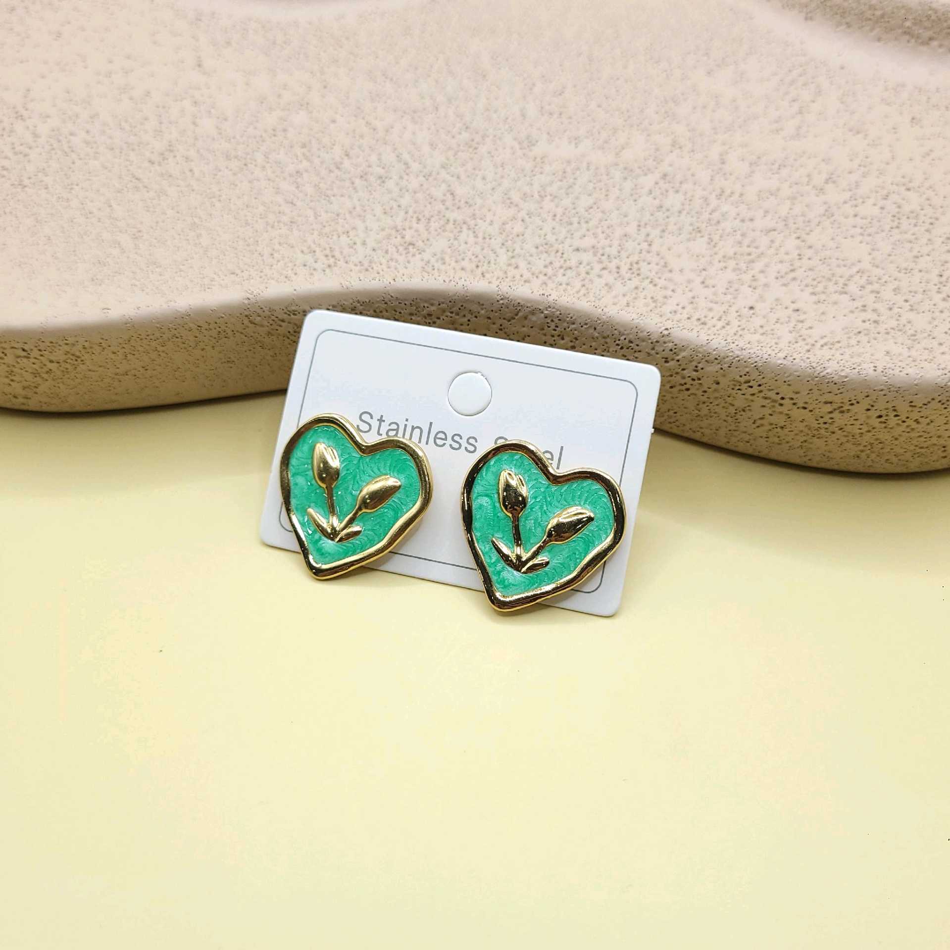 Aretes corazón esmaltado verde/ acero inoxidable 
