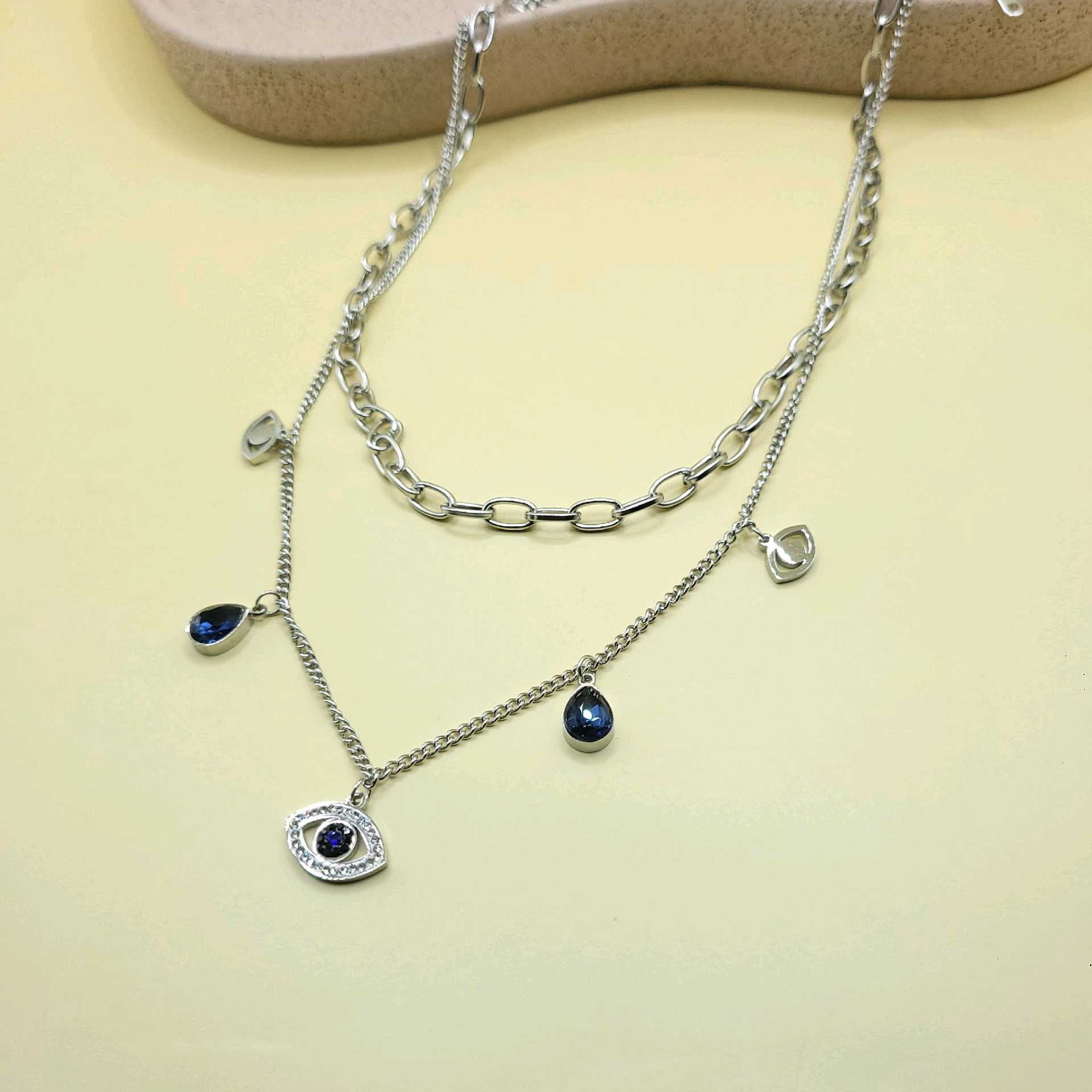 Cadena tono plata ojo azul y gotas/ acero inoxidable 