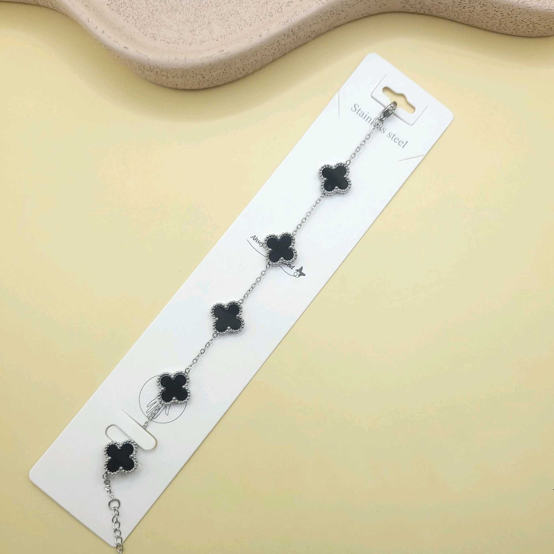 Pulsera Van cleef negra bordes tono plata / acero inoxidable 