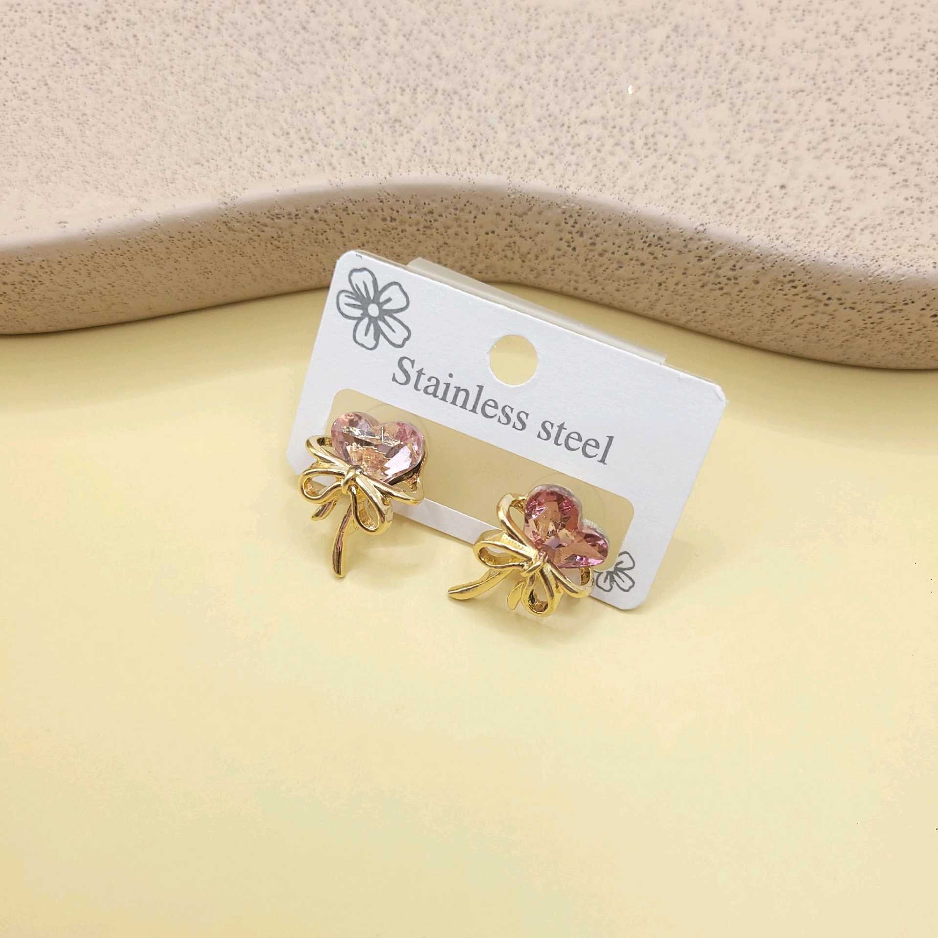 Aretes moño y corazón rosa  / chapa