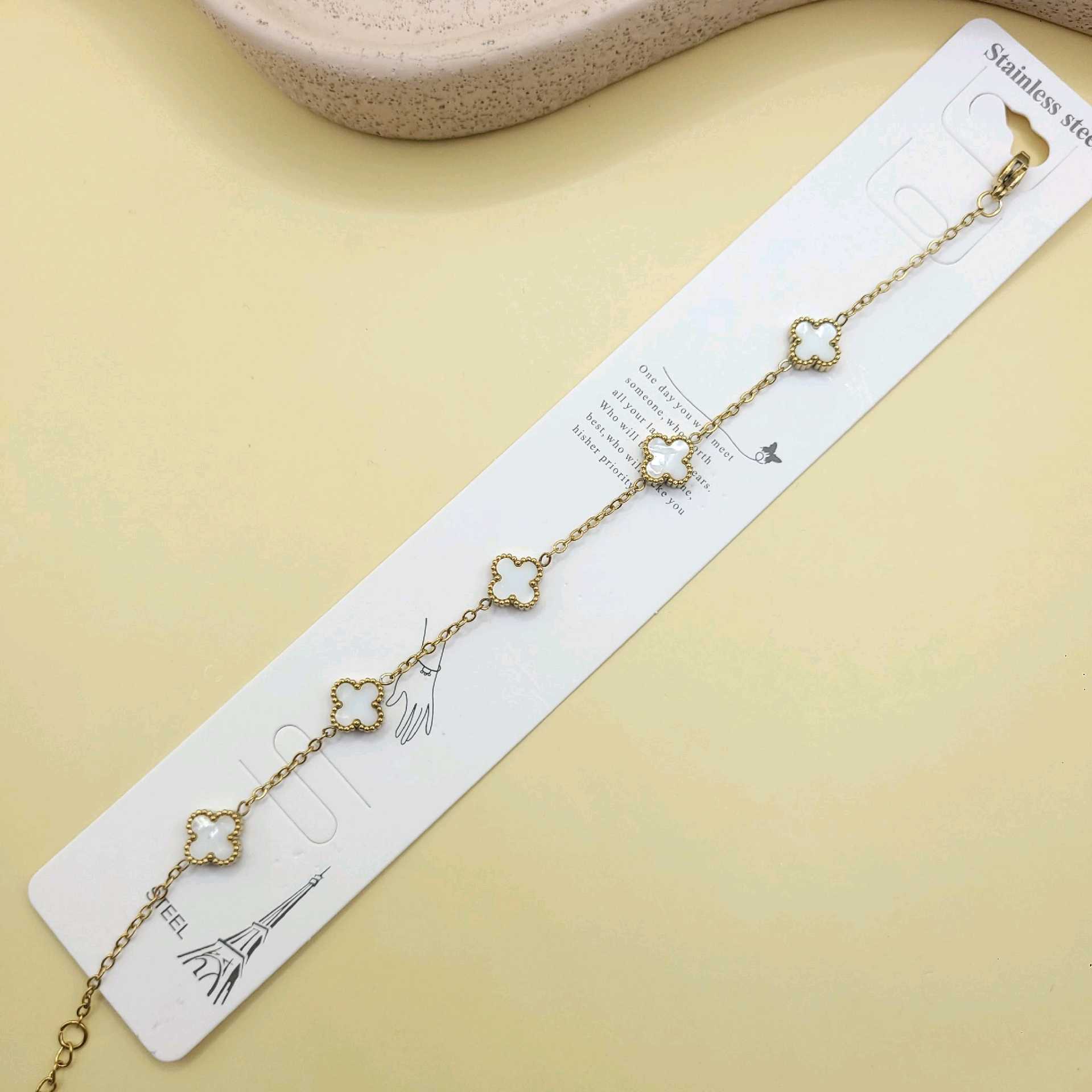 Pulsera Van Cleef blanca bordes dijes pequeños / acero inoxidable 