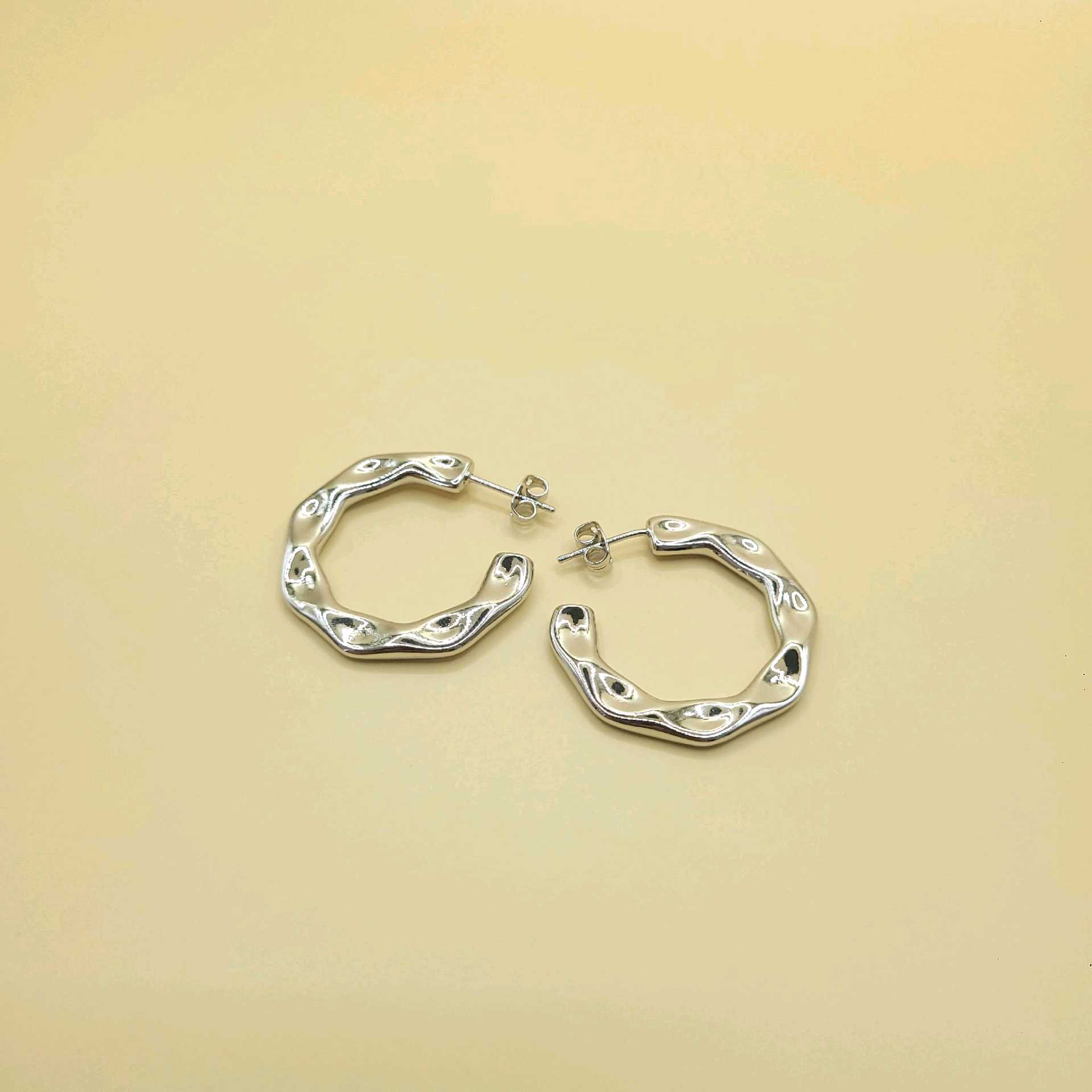 Aretes tono plata ondas / acero inoxidable 