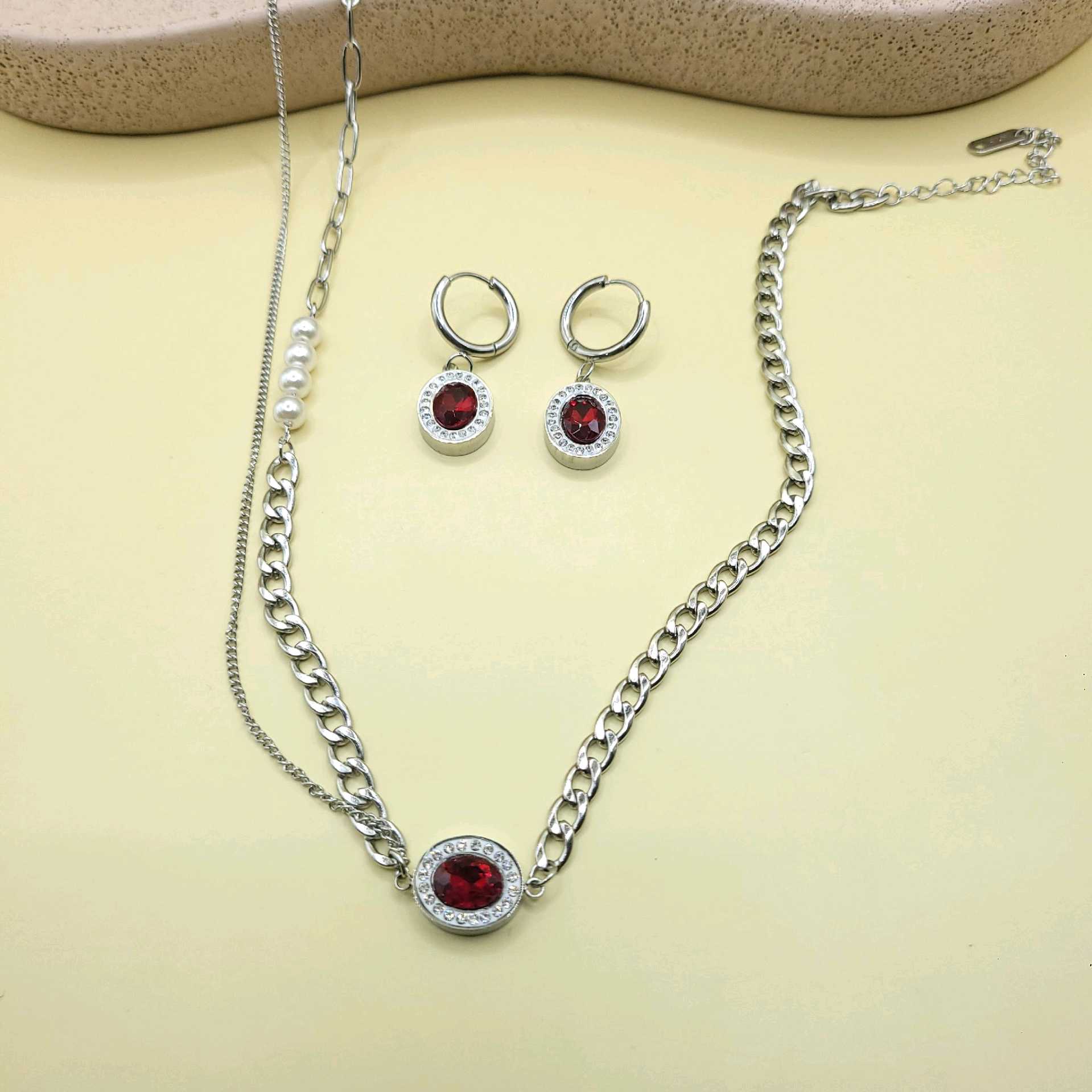 Juego tono plata piedras rojas y perlas  / acero inoxidable 