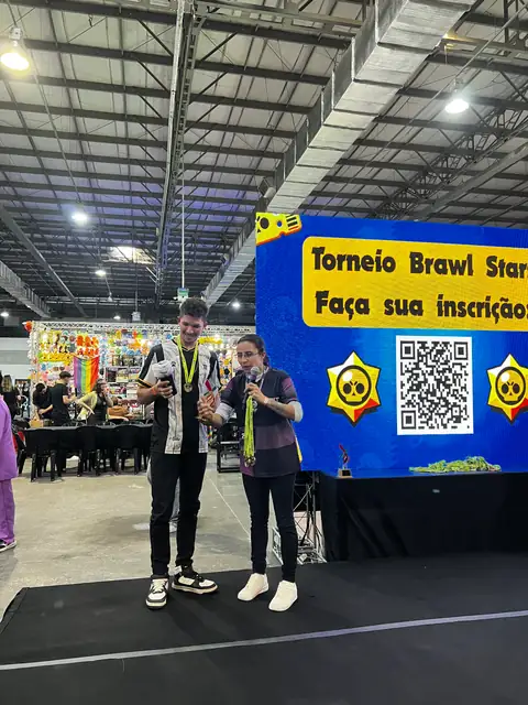 Inscrição de torneio de games com QR Code exibido no palco
