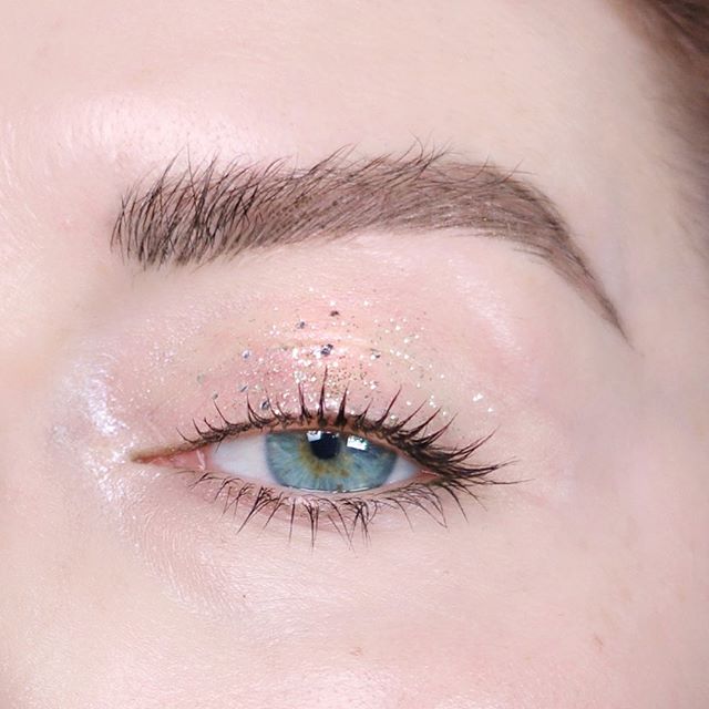Instagram @glossier