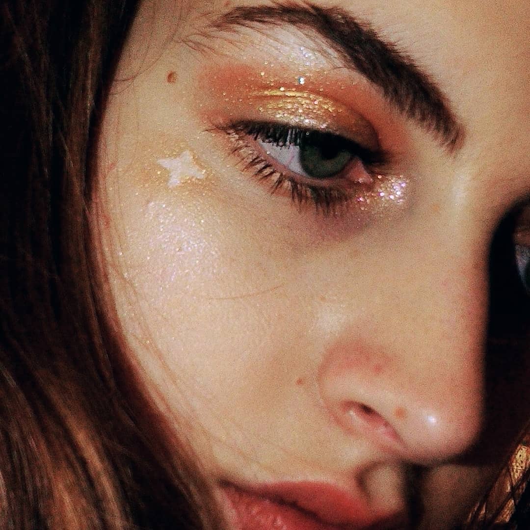 Instagram @alysonzw